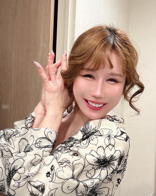 辛尤里最新动态图片 Are u happy today?! 今日は幸せですか? #Japan Follow my YouTube channel: https:// youtu.…|媒体2