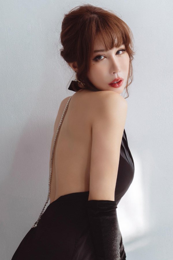 歡迎各位老闆養我不要再去購買盜版的!，支持正版的辛尤里！ Onlyfans: https:// onlyfans.com/yui_xin_tw 支付寶支持： …｜媒体3
