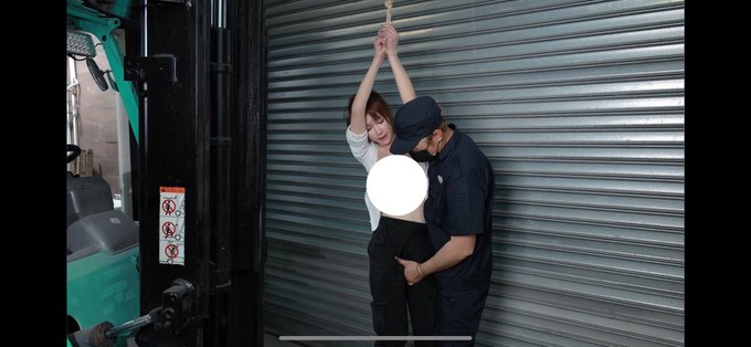 辛尤里最新动态图片 巨乳女主管在倉庫被強姦 https:// jvid.com/v/aXd2xrkj 晚上女主管在倉庫盤點貨品,殊不知後面有一個陌生男人一直在窺視著,在女主管一直…|媒体4