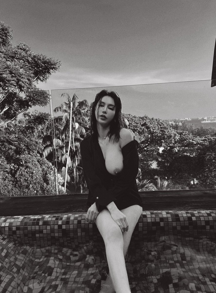 Naked in nature https:// onlyfans.com/yui_xin_tw｜媒体1