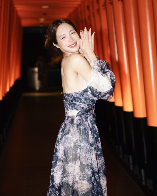 Do u like my dress? I wore to Koma restaurant for a date at MBS, Singapore.｜媒体2