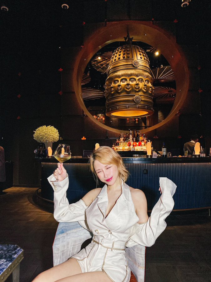 超愛超愛koma 未來有打算來新加坡旅遊的，我超推這家！必去啊啊啊啊，實在太美了，而且東西好好吃， 只是我們選9:30的場次，喝酒喝到好趕，（因為10點半就不…｜媒体4