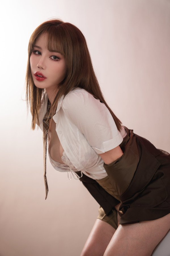 Who wants to watch a rebel girl have a rough sex in Porsche? who can handle a b…｜媒体4
