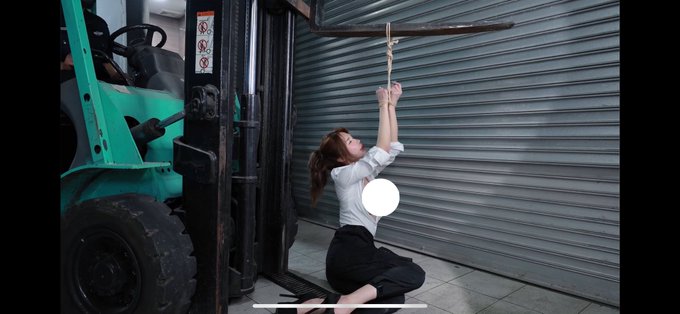 辛尤里最新动态图片 巨乳女主管在倉庫被強姦 https:// jvid.com/v/aXd2xrkj 晚上女主管在倉庫盤點貨品,殊不知後面有一個陌生男人一直在窺視著,在女主管一直…|媒体3