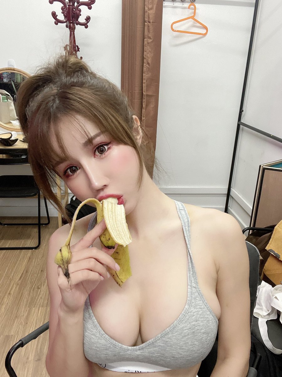 Good morning!Mr. banana Be my banana !here: https:// onlyfans.com/yui_xin_tw｜媒体1
