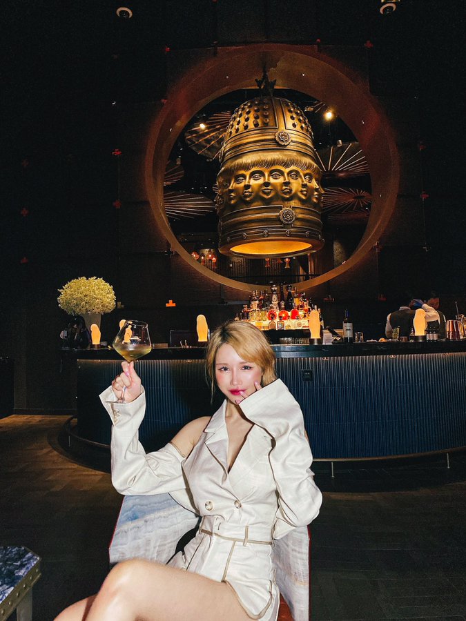 超愛超愛koma 未來有打算來新加坡旅遊的，我超推這家！必去啊啊啊啊，實在太美了，而且東西好好吃， 只是我們選9:30的場次，喝酒喝到好趕，（因為10點半就不…｜媒体3