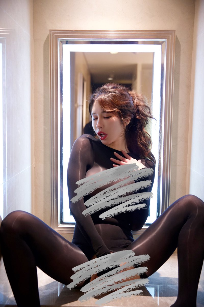 《Fantasy Wife Series》 Couple's Pleasure Wearing a black fishnet bodysuit with a…｜媒体1
