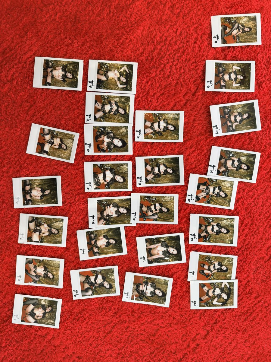 今日限定拍立得！ 最左邊第四排上下露1500 第二三排1000 第1排600 私訊我！海外可寄送！ 中國上海可寄送！ 打包價錢私訊優惠！｜媒体1